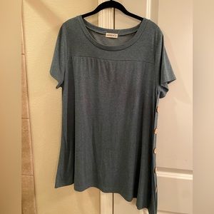 Women’s tunic top, XL.